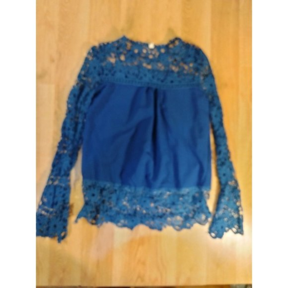 Oioninos Women's Blue Top‎ Size Small